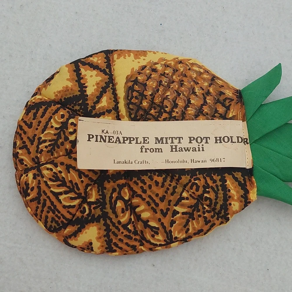 LANAKILA CRAFTS Hawaiian Pineapple Print Mitt Pot Holders